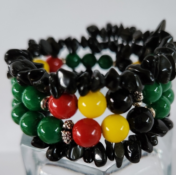 Hand Crafted Wrap Bracelet Juneteenth Black Red Yellow Green Med Memory Wire - Picture 3 of 11